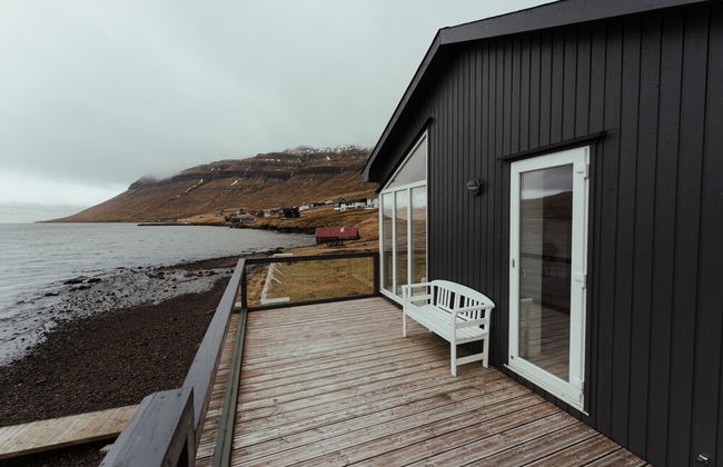 Waterfront Retreat | 2 Br Boathouse - Photo 18