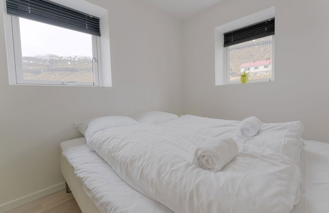 Waterfront Retreat | 2 Br Boathouse - Photo 4