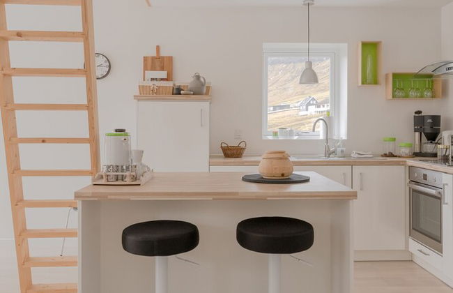 Waterfront Retreat | 2 Br Boathouse - Photo 9