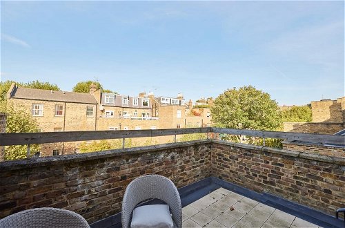 Photo 21 - The Ladbroke Grove Crib - Elegant 2bdr Flat With Terrace