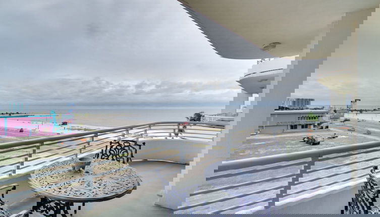 Foto 1 - Beachfront Biloxi Condo: Balcony & Community Perks