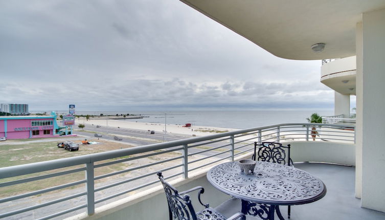 Foto 1 - Beachfront Biloxi Condo: Balcony & Community Perks