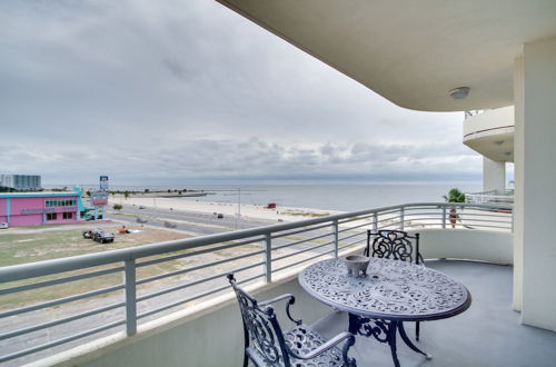 Foto 1 - Beachfront Biloxi Condo: Balcony & Community Perks