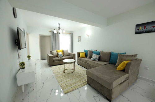 Photo 11 - Lux Suites Sandalwood Gardens Apartments