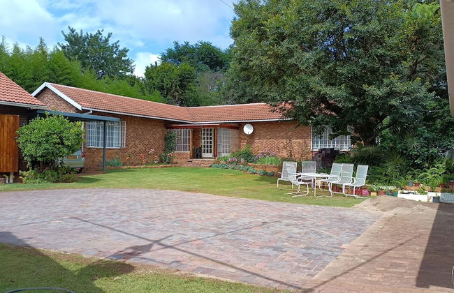 Charming Randburg Accommodation Near the Olivedale Clinic - Foto 26