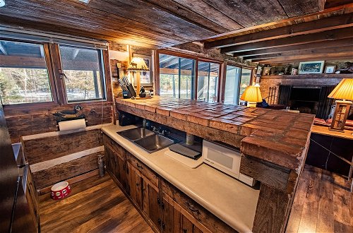 Foto 16 - Uncle Tom's 3BDR Cabin For Nature Lover