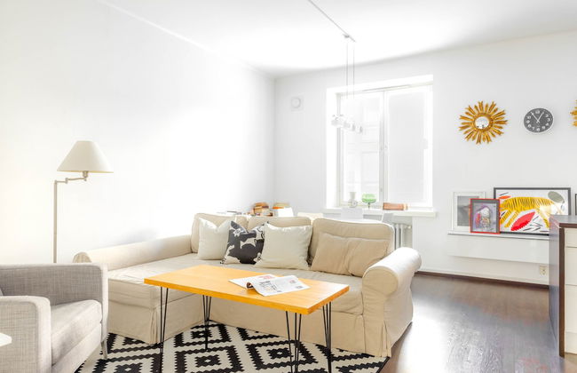 Spacious apt on Tranquil Courtyard - Photo 8