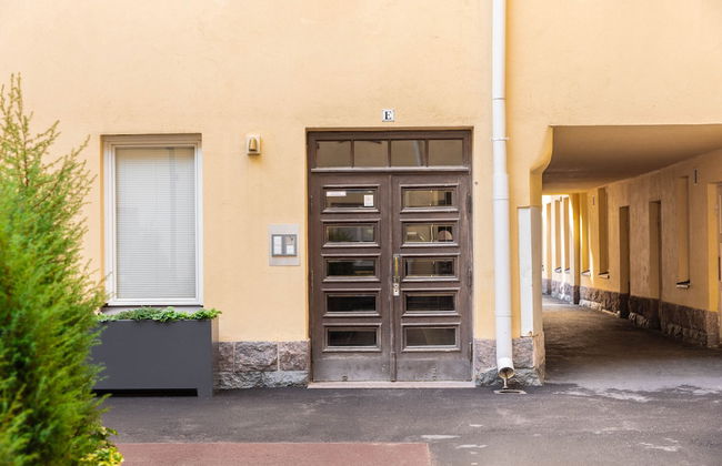 Spacious apt on Tranquil Courtyard - Photo 21