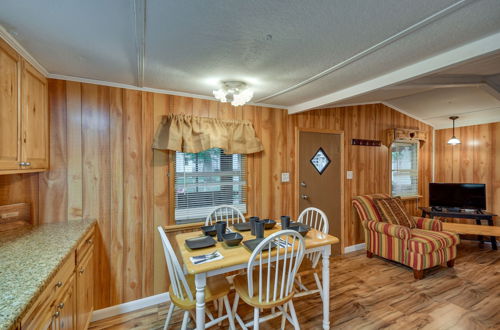 Photo 9 - Eufaula Retreat: Community Pool & Screened Porch