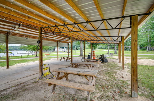 Foto 3 - Eufaula Retreat: Community Pool & Screened Porch