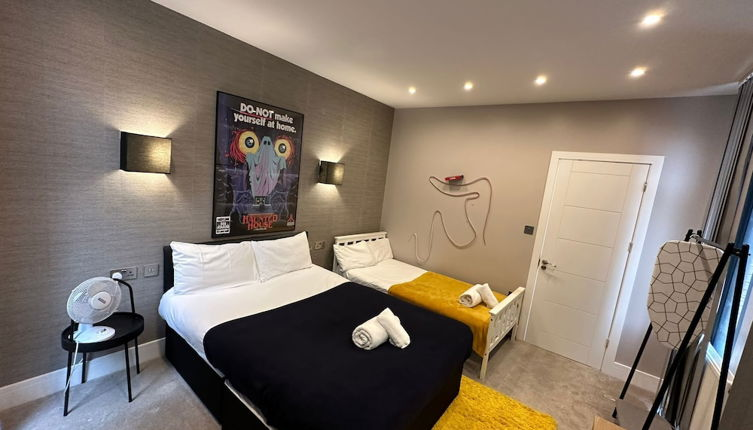 Photo 1 - Themed Stunning 1-bed Apartment in London