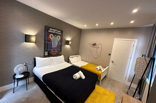 Photo 1 - Themed Stunning 1-bed Apartment in London