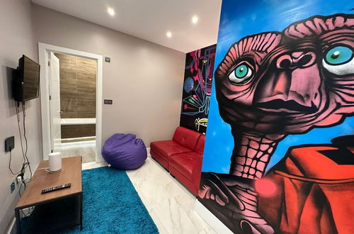 Photo 10 - Themed Stunning 1-bed Apartment in London