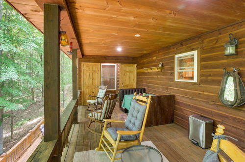 Foto 18 - Pet-friendly Byrdstown Cabin w/ Fire Pit & Porch