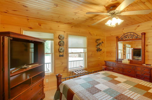 Foto 30 - Pet-friendly Byrdstown Cabin w/ Fire Pit & Porch