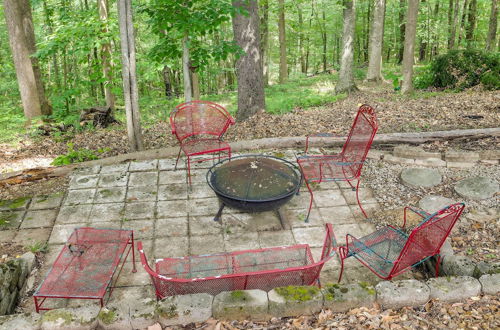 Foto 9 - Pet-friendly Byrdstown Cabin w/ Fire Pit & Porch