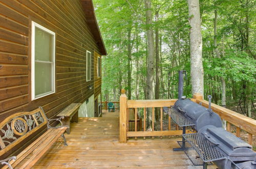 Foto 19 - Pet-friendly Byrdstown Cabin w/ Fire Pit & Porch