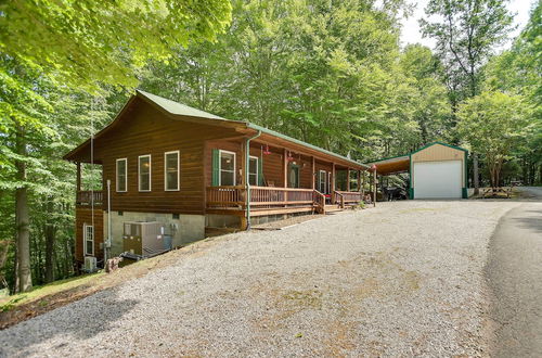 Foto 33 - Pet-friendly Byrdstown Cabin w/ Fire Pit & Porch