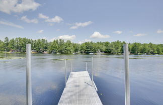 Foto 3 - Spacious Cabin w/ Private Dock on Thompson Lake