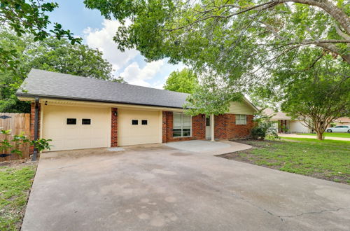 Photo 23 - Private Temple Home w/ Fire Pit