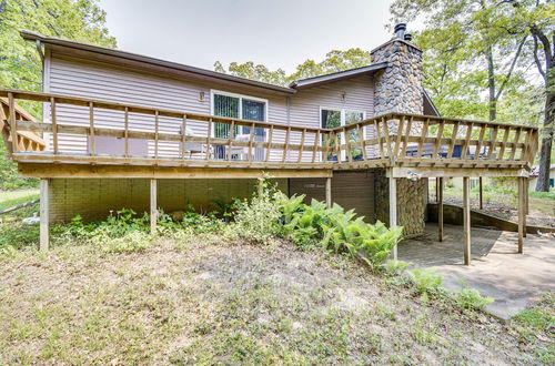 Foto 4 - Illinois Cabin w/ Wraparound Deck & Fireplaces