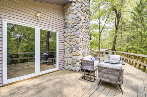 Foto 10 - Illinois Cabin w/ Wraparound Deck & Fireplaces