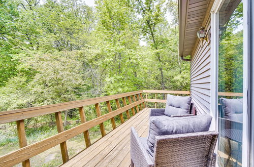 Foto 14 - Illinois Cabin w/ Wraparound Deck & Fireplaces