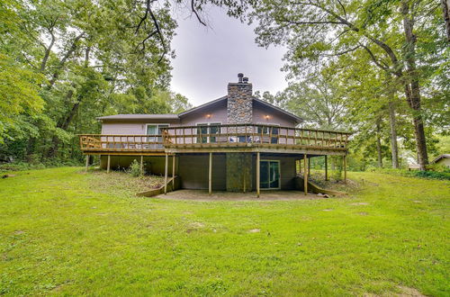 Foto 16 - Illinois Cabin w/ Wraparound Deck & Fireplaces