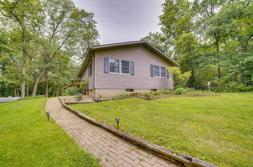 Foto 7 - Illinois Cabin w/ Wraparound Deck & Fireplaces