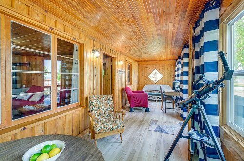 Foto 22 - Charming Michigan Cottage w/ Sunroom & Lake Access