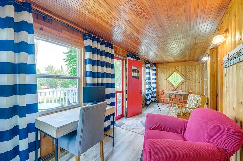 Foto 13 - Charming Michigan Cottage w/ Sunroom & Lake Access