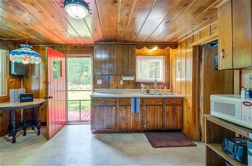 Foto 25 - Charming Michigan Cottage w/ Sunroom & Lake Access