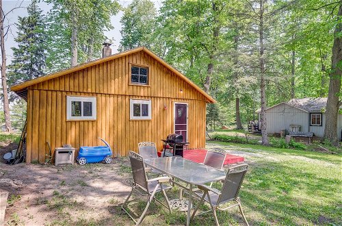 Foto 20 - Charming Michigan Cottage w/ Sunroom & Lake Access