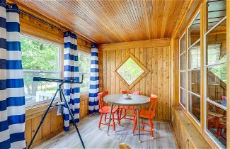 Foto 3 - Charming Michigan Cottage w/ Sunroom & Lake Access