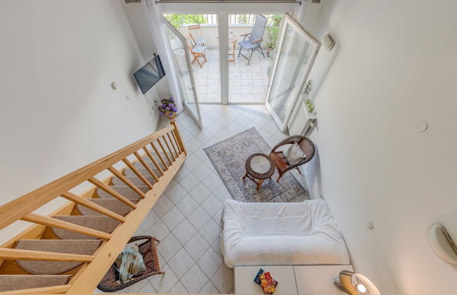 Beachfront Apartment With Balcony and Parking - Photo 17