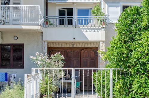 Photo 31 - Beachfront Apartment With Balcony and Parking