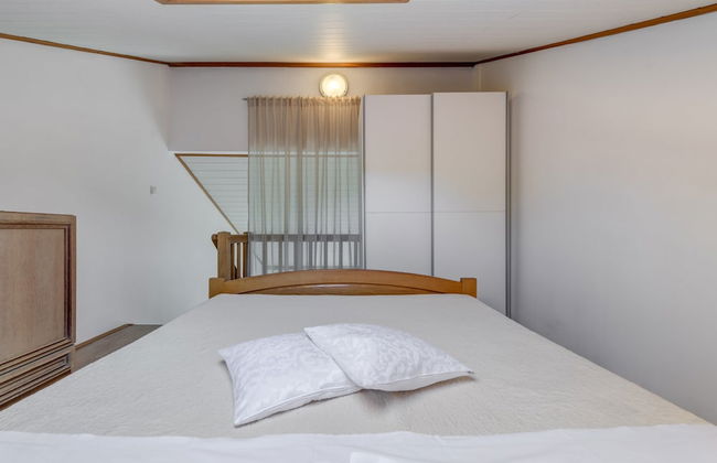 Beachfront Apartment With Balcony and Parking - Photo 3