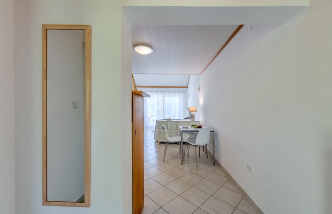 Beachfront Apartment With Balcony and Parking - Photo 14