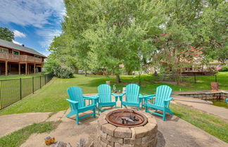 Photo 2 - Waterfront Texas Retreat w/ Deck, Grill & Fire Pit