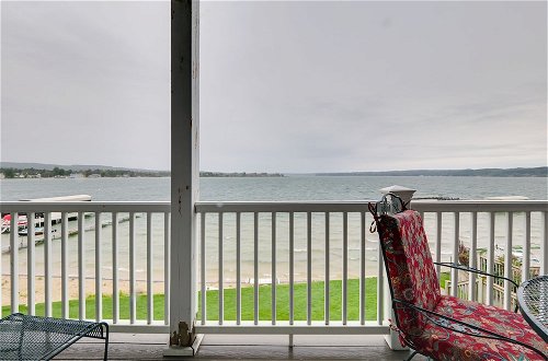 Foto 30 - Beachfront Onekama Vacation Rental w/ Balcony