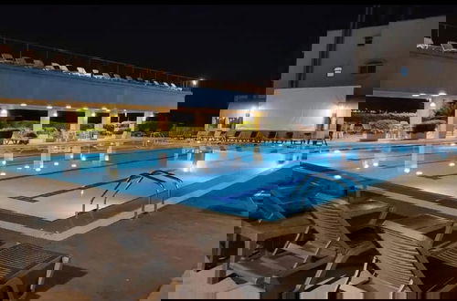 Foto 14 - Chalet With a Wonderful sea View, in Jounieh, Pool