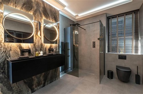 Photo 13 - Luxury West End Oasis - Lux Spa Bath - Romantic
