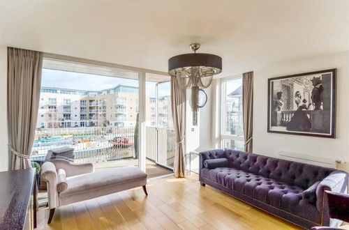 Photo 7 - Luxury 3-bed Top Floor Penthouse in Brentford