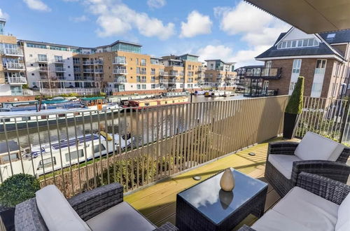 Photo 1 - Luxury 3-bed Top Floor Penthouse in Brentford