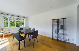 Photo 3 - The Richmond Park Hideaway - Cozy 4bdr House With Garden Rooftop Terrace