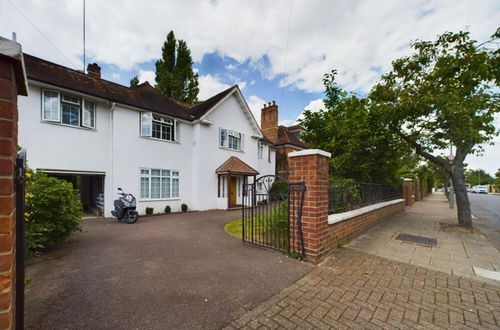 Photo 41 - The Richmond Park Hideaway - Cozy 4bdr House With Garden Rooftop Terrace