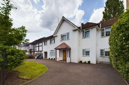 Photo 42 - The Richmond Park Hideaway - Cozy 4bdr House With Garden Rooftop Terrace