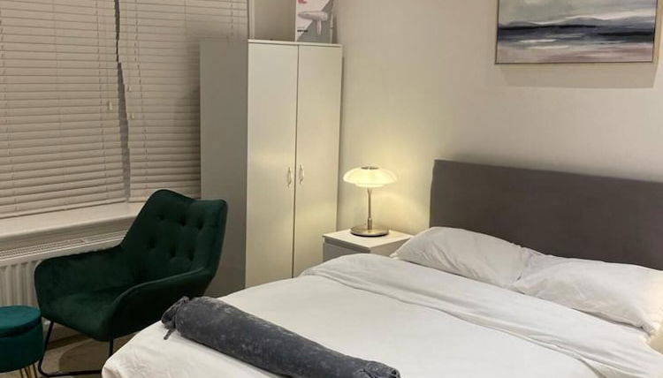 Photo 1 - Stunning 1-bed Apartment in London