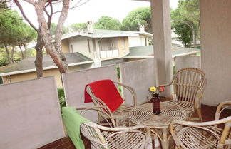 Photo 1 - Spacious Flat With Fenced Garden and Fireplace