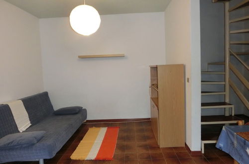 Photo 2 - spacious Flat With Fenced Garden and Fireplace